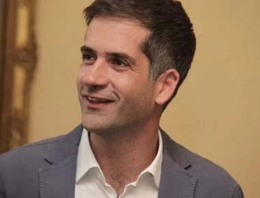 The 2night show: Όταν ο Αρναούτογλου ρώτησε τον Μπακογιάννη για τη βέρα που δε φορούσε